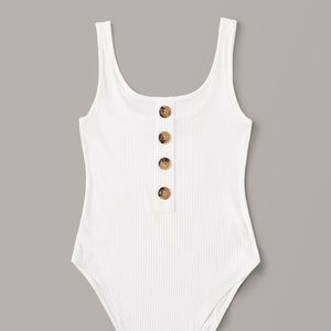 NWOT Scoop Neck Ribbed Button Bodysuit